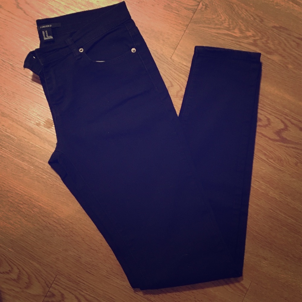🥳NWOT****Forever21 blk skinny jeans🥳